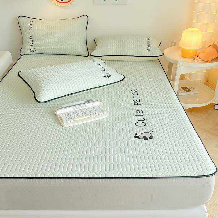 91家纺网 家纺一手货源 找家纺 多乐家纺 2025新款居家风凉感丝绣花乳胶凉席 熊猫-清新绿-床笠款