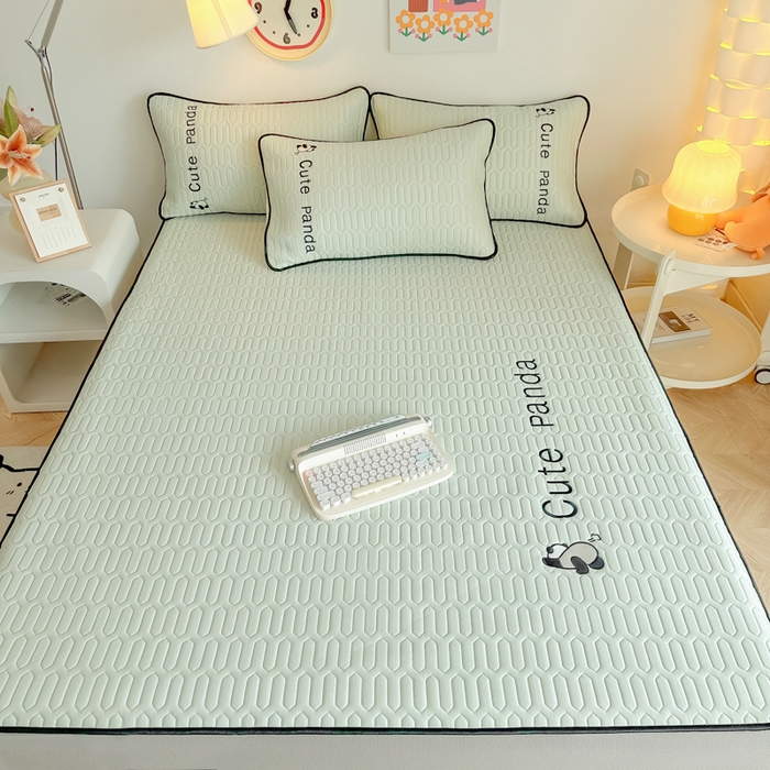 91家纺网 家纺一手货源 找家纺 多乐家纺 2025新款居家风凉感丝绣花乳胶凉席 熊猫-清新绿-床笠款