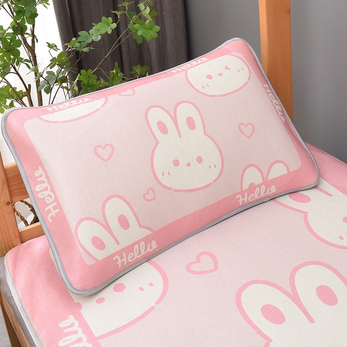 91家纺网 家纺一手货源 找家纺 多乐家纺 2025新款学生床数码大版印花冰丝凉席（专版花型） 粉兔兔