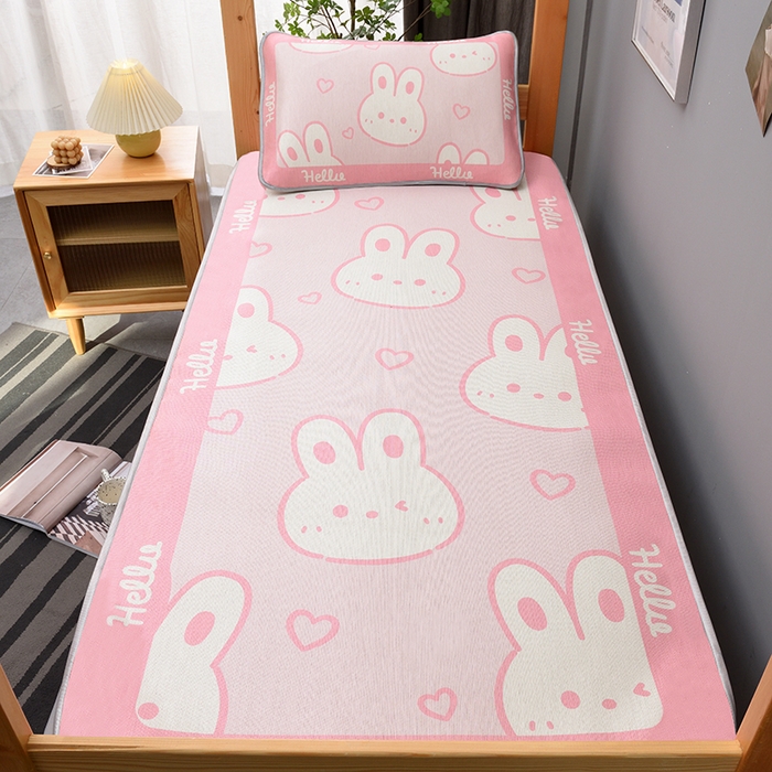 91家纺网 家纺一手货源 找家纺 多乐家纺 2025新款学生床数码大版印花冰丝凉席（专版花型） 粉兔兔