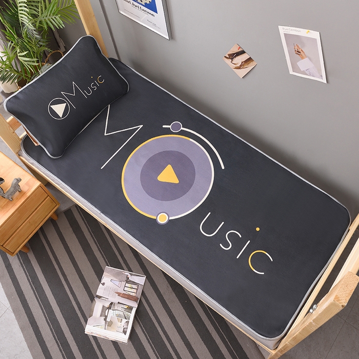 多乐家纺 2025新款学生床数码大版印花冰丝凉席（专版花型） 进行时