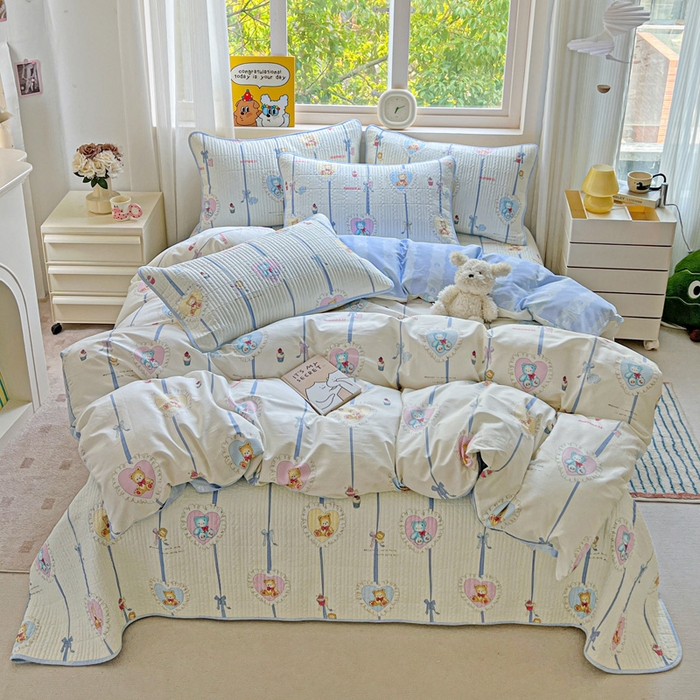 91家纺网 家纺一手货源 找家纺 羽爱家纺 2025新款A类13372全棉印花砂洗床盖套件 爱心熊