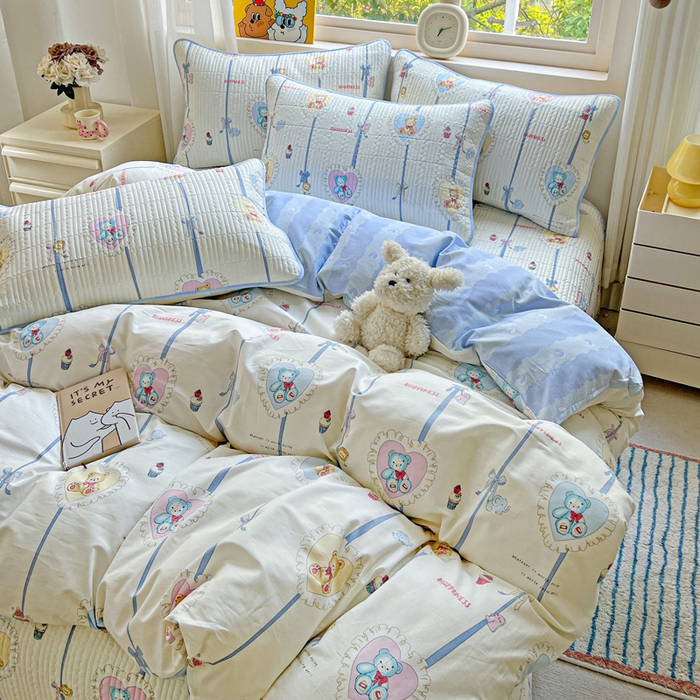91家纺网 家纺一手货源 找家纺 羽爱家纺 2025新款A类13372全棉印花砂洗床盖套件 爱心熊