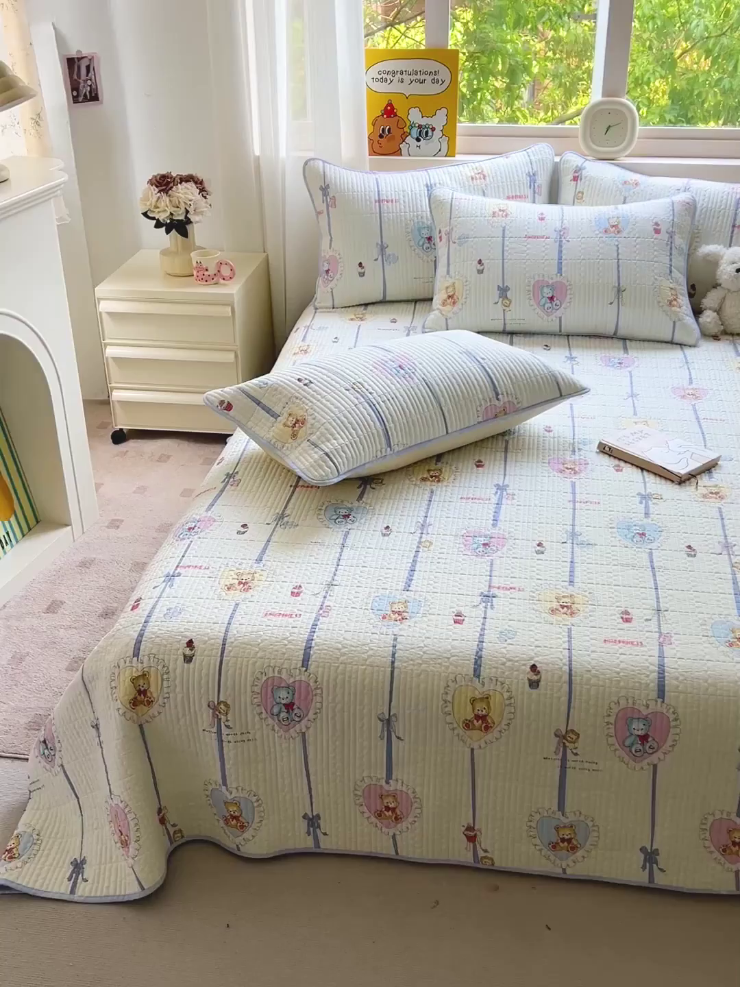 91家纺网 家纺一手货源 找家纺 羽爱家纺 2025新款A类13372全棉印花砂洗床盖套件 爱心熊