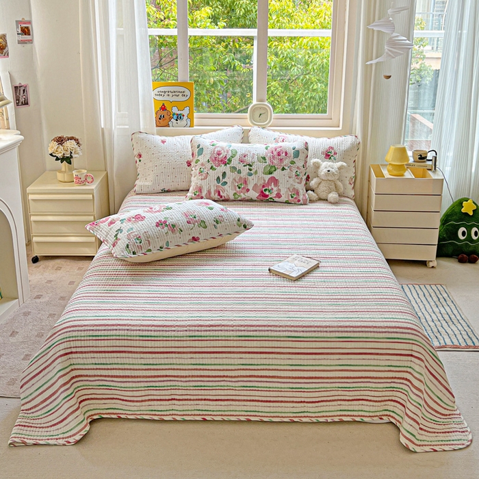 91家纺网 家纺一手货源 找家纺 羽爱家纺 2025新款A类13372全棉印花砂洗床盖套件 春日序