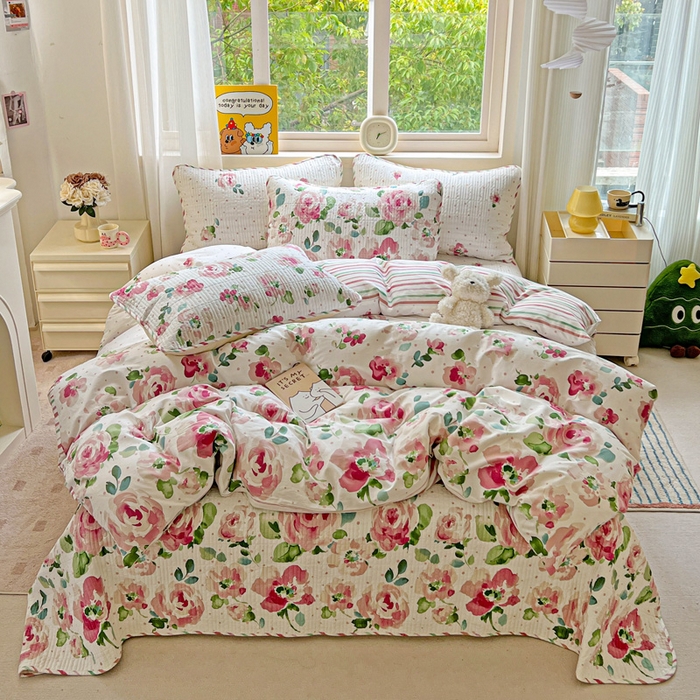 91家纺网 家纺一手货源 找家纺 羽爱家纺 2025新款A类13372全棉印花砂洗床盖套件 春日序