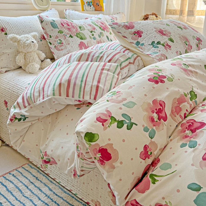 91家纺网 家纺一手货源 找家纺 羽爱家纺 2025新款A类13372全棉印花砂洗床盖套件 春日序