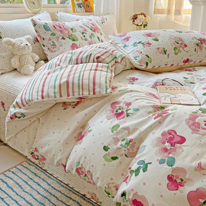 91家纺网 家纺一手货源 找家纺 羽爱家纺 2025新款A类13372全棉印花砂洗床盖套件 春日序