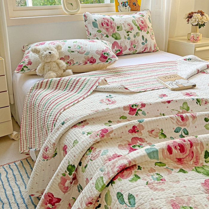 91家纺网 家纺一手货源 找家纺 羽爱家纺 2025新款A类13372全棉印花砂洗床盖套件 春日序