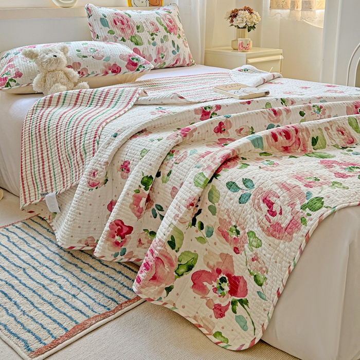 91家纺网 家纺一手货源 找家纺 羽爱家纺 2025新款A类13372全棉印花砂洗床盖套件 春日序