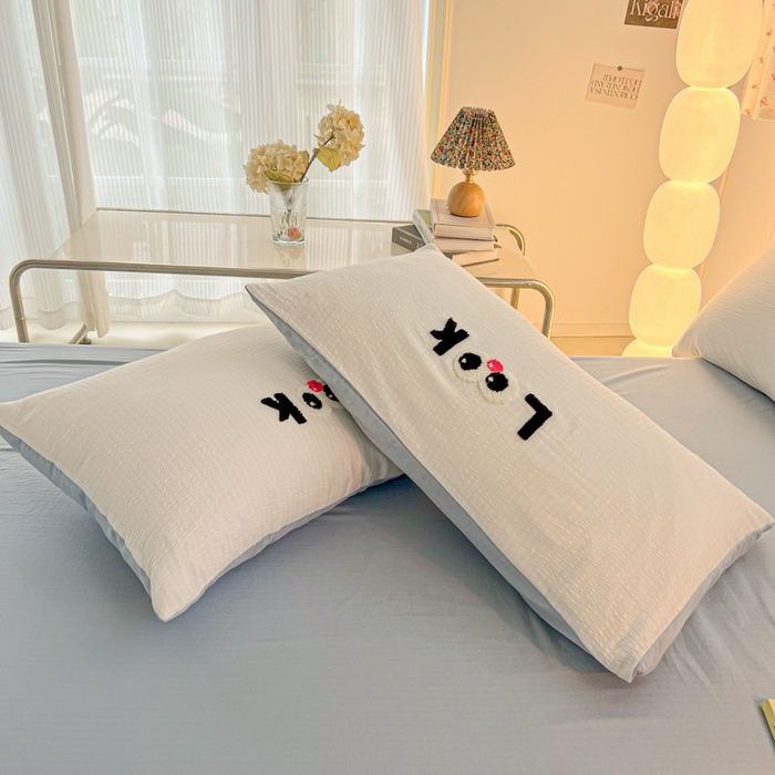 91家纺网 家纺一手货源 找家纺 多乐家纺 2025新款超柔加厚有氧提花针织小竺棉绣花四件套(提供买家秀） 大脸猫-白蓝