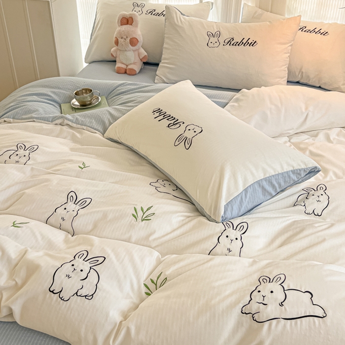 91家纺网 家纺一手货源 找家纺 多乐家纺 2025新款超柔加厚有氧提花针织小竺棉绣花四件套(提供买家秀） 兔兔-白蓝