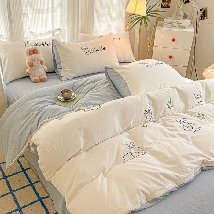 91家纺网 家纺一手货源 找家纺 多乐家纺 2025新款超柔加厚有氧提花针织小竺棉绣花四件套(提供买家秀） 兔兔-白蓝