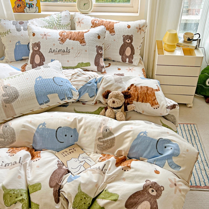 91家纺网 家纺一手货源 找家纺 羽爱家纺 2025新款A类13372全棉印花砂洗床盖套件 动物森林