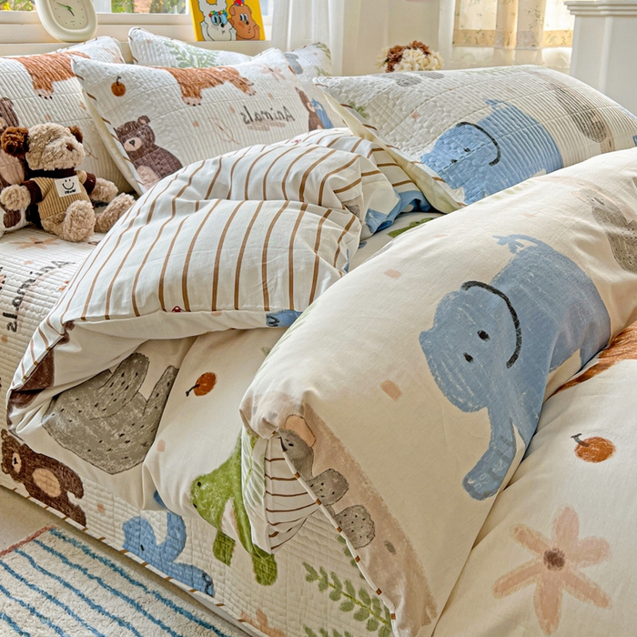 91家纺网 家纺一手货源 找家纺 羽爱家纺 2025新款A类13372全棉印花砂洗床盖套件 动物森林