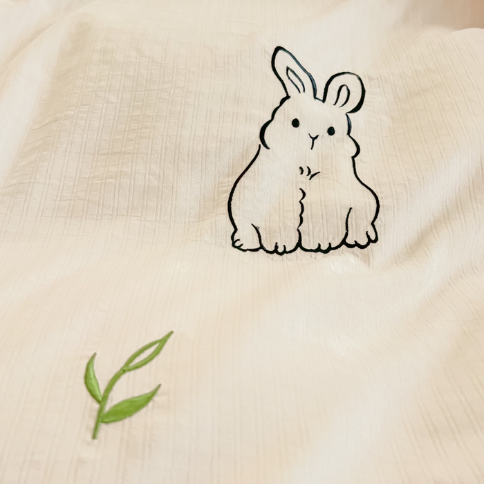 91家纺网 家纺一手货源 找家纺 多乐家纺 2025新款超柔加厚有氧提花针织小竺棉绣花四件套(提供买家秀） 兔兔-白粉