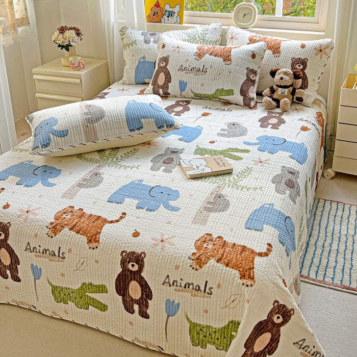 91家纺网 家纺一手货源 找家纺 羽爱家纺 2025新款A类13372全棉印花砂洗床盖套件 动物森林