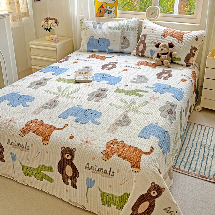 91家纺网 家纺一手货源 找家纺 羽爱家纺 2025新款A类13372全棉印花砂洗床盖套件 动物森林