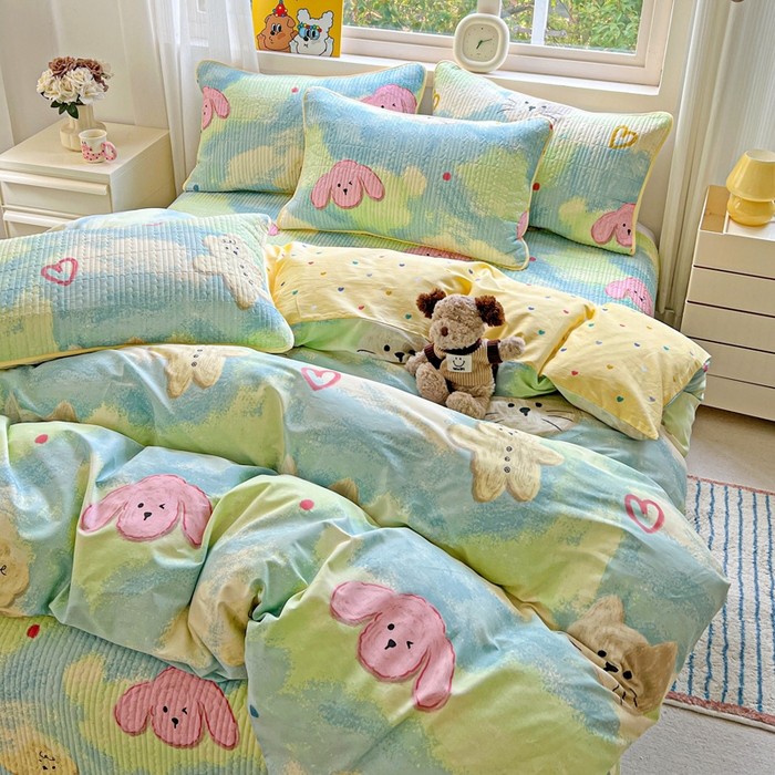 91家纺网 家纺一手货源 找家纺 羽爱家纺 2025新款A类13372全棉印花砂洗床盖套件 狗狗猫