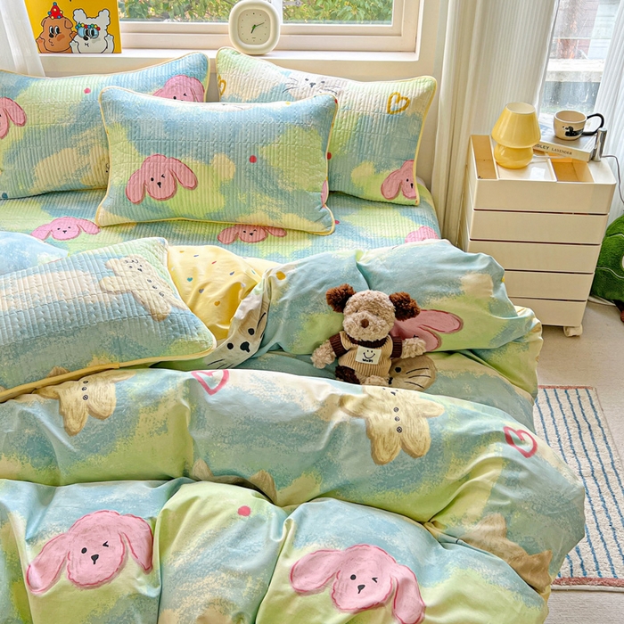 91家纺网 家纺一手货源 找家纺 羽爱家纺 2025新款A类13372全棉印花砂洗床盖套件 狗狗猫