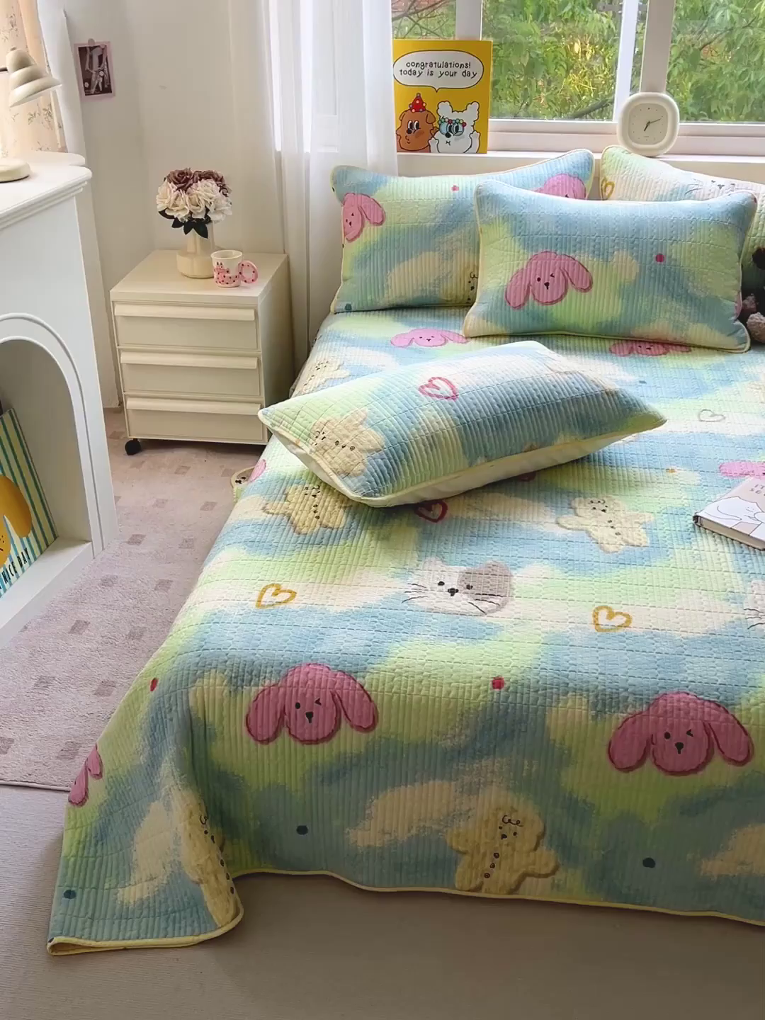 91家纺网 家纺一手货源 找家纺 羽爱家纺 2025新款A类13372全棉印花砂洗床盖套件 狗狗猫