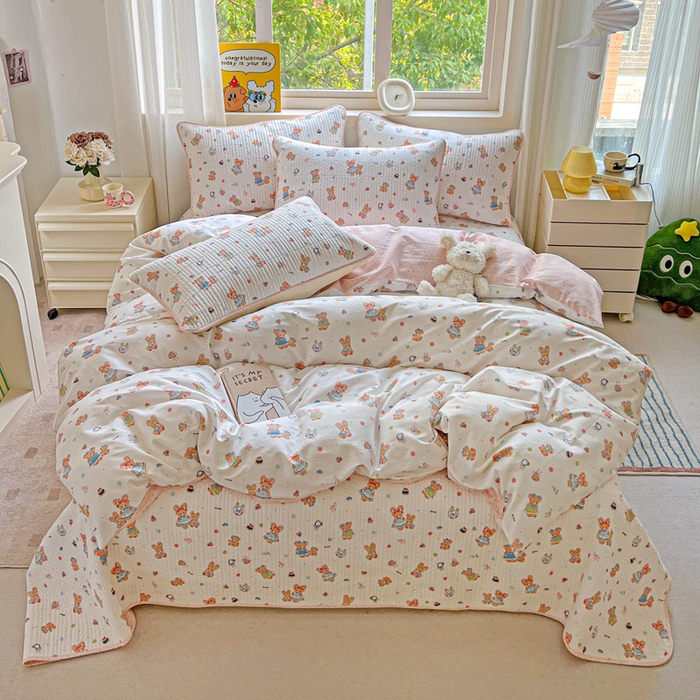 91家纺网 家纺一手货源 找家纺 羽爱家纺 2025新款A类13372全棉印花砂洗床盖套件 好朋友