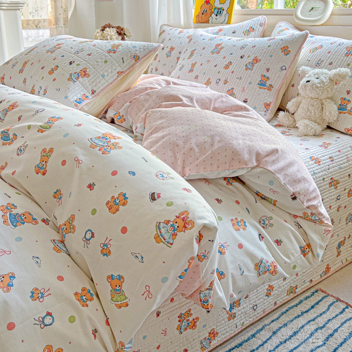 91家纺网 家纺一手货源 找家纺 羽爱家纺 2025新款A类13372全棉印花砂洗床盖套件 好朋友