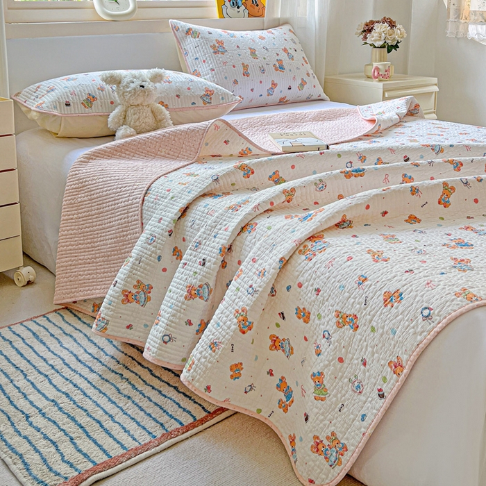 91家纺网 家纺一手货源 找家纺 羽爱家纺 2025新款A类13372全棉印花砂洗床盖套件 好朋友