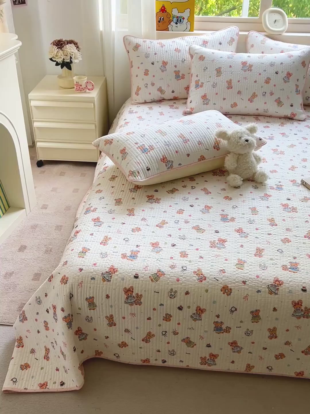 91家纺网 家纺一手货源 找家纺 羽爱家纺 2025新款A类13372全棉印花砂洗床盖套件 好朋友