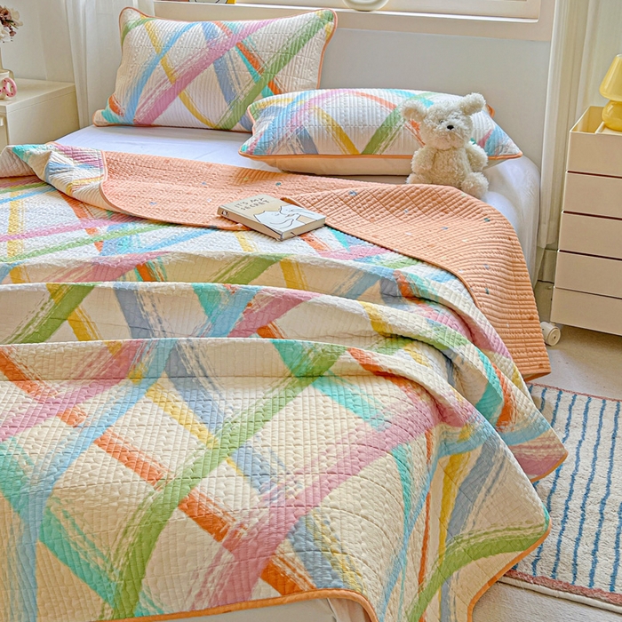 91家纺网 家纺一手货源 找家纺 羽爱家纺 2025新款A类13372全棉印花砂洗床盖套件 花火派对