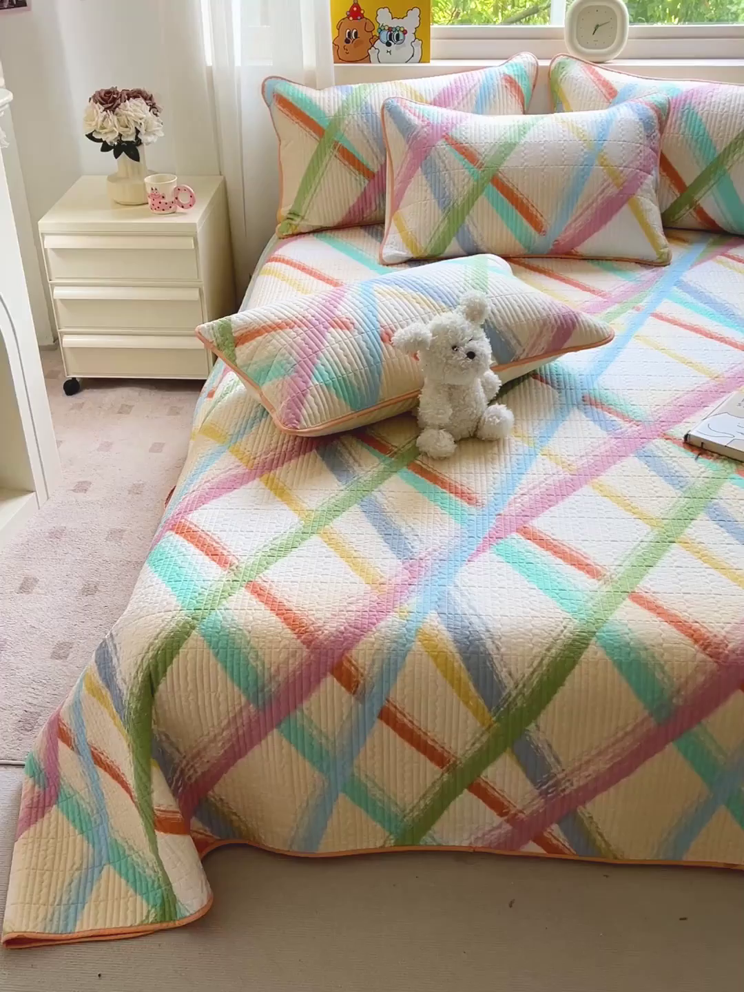 91家纺网 家纺一手货源 找家纺 羽爱家纺 2025新款A类13372全棉印花砂洗床盖套件 花火派对