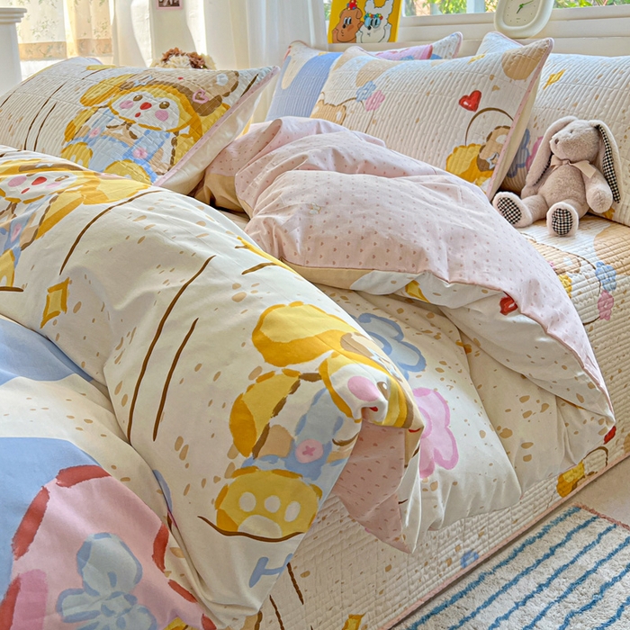 91家纺网 家纺一手货源 找家纺 羽爱家纺 2025新款A类13372全棉印花砂洗床盖套件 可爱巴熊