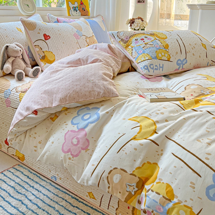 91家纺网 家纺一手货源 找家纺 羽爱家纺 2025新款A类13372全棉印花砂洗床盖套件 可爱巴熊