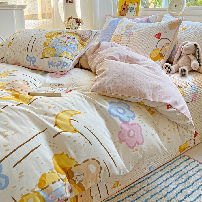 91家纺网 家纺一手货源 找家纺 羽爱家纺 2025新款A类13372全棉印花砂洗床盖套件 可爱巴熊