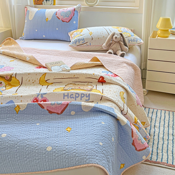 91家纺网 家纺一手货源 找家纺 羽爱家纺 2025新款A类13372全棉印花砂洗床盖套件 可爱巴熊