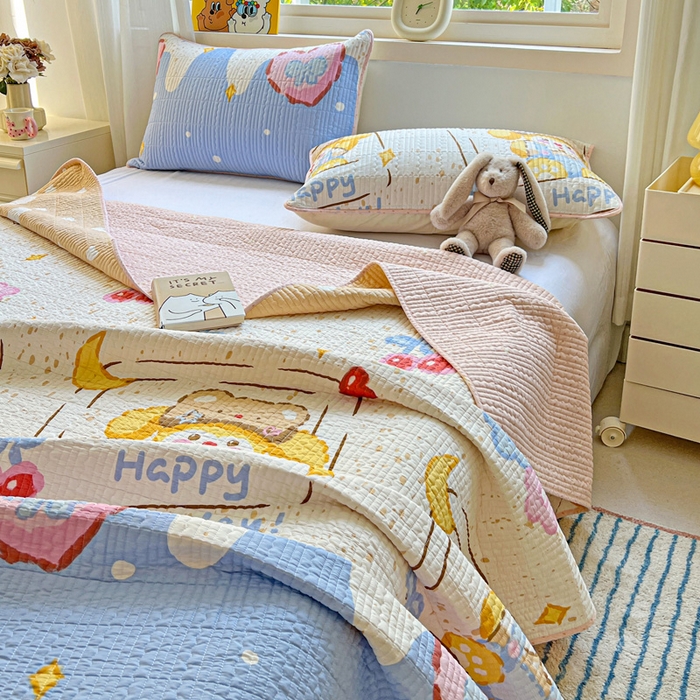 91家纺网 家纺一手货源 找家纺 羽爱家纺 2025新款A类13372全棉印花砂洗床盖套件 可爱巴熊