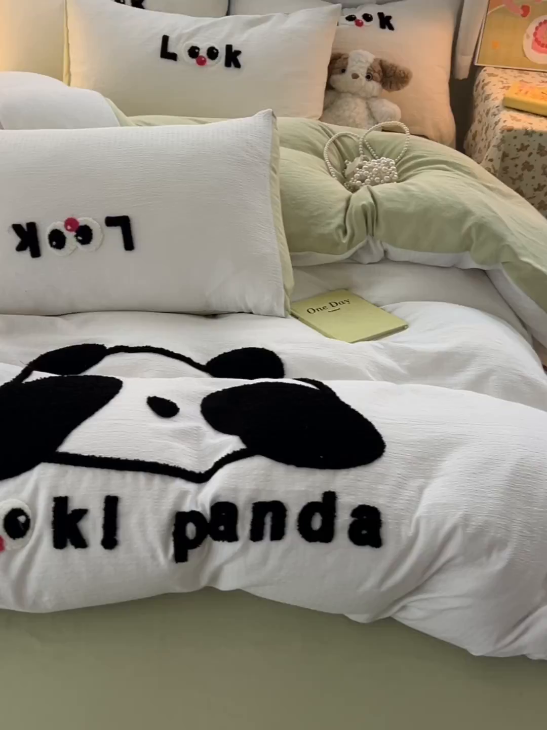 91家纺网 家纺一手货源 找家纺 多乐家纺 2025新款超柔加厚有氧提花针织小竺棉绣花四件套(提供买家秀） 大脸猫-白绿