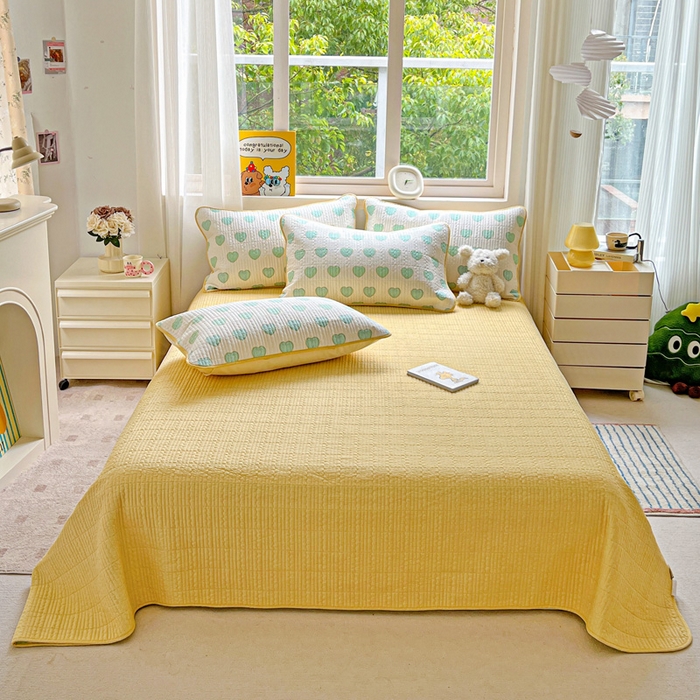 91家纺网 家纺一手货源 找家纺 羽爱家纺 2025新款A类13372全棉印花砂洗床盖套件 恋爱心语