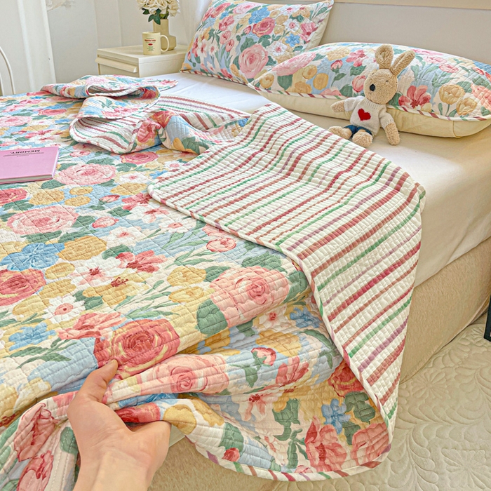 91家纺网 家纺一手货源 找家纺 羽爱家纺 2025新款A类13372全棉印花砂洗床盖套件 满溪