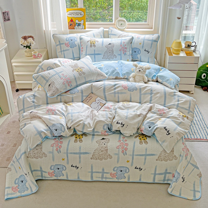 91家纺网 家纺一手货源 找家纺 羽爱家纺 2025新款A类13372全棉印花砂洗床盖套件 玩偶派对