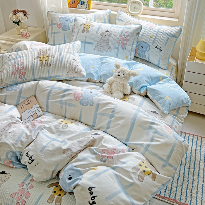 91家纺网 家纺一手货源 找家纺 羽爱家纺 2025新款A类13372全棉印花砂洗床盖套件 玩偶派对