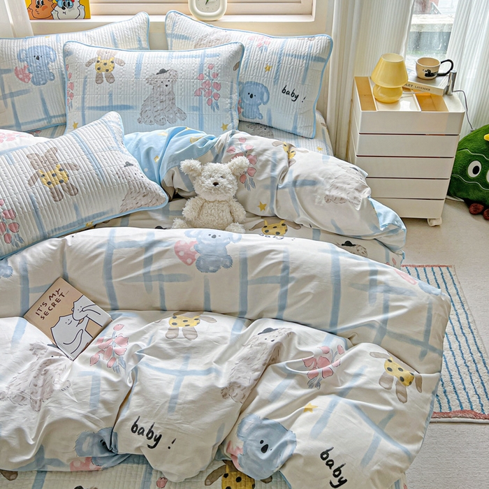 91家纺网 家纺一手货源 找家纺 羽爱家纺 2025新款A类13372全棉印花砂洗床盖套件 玩偶派对