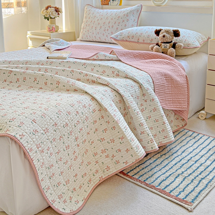 91家纺网 家纺一手货源 找家纺 羽爱家纺 2025新款A类13372全棉印花砂洗床盖套件 雾漫漫