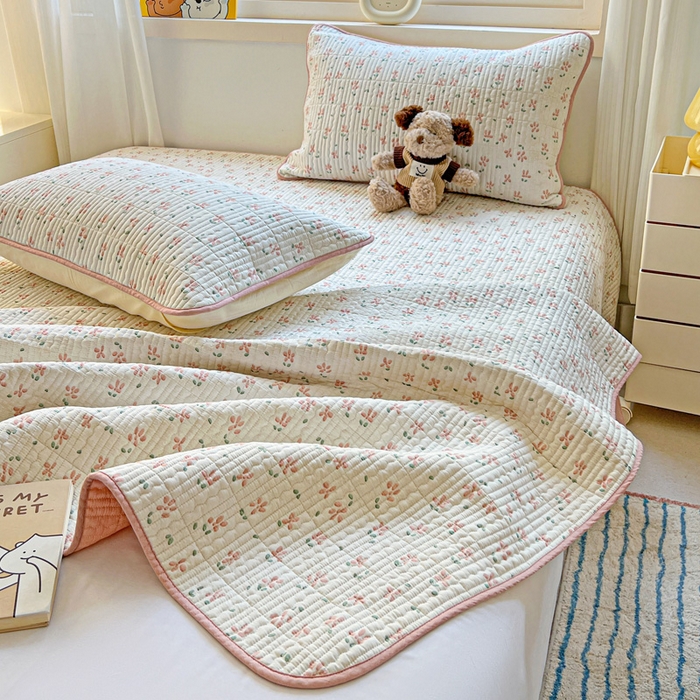 91家纺网 家纺一手货源 找家纺 羽爱家纺 2025新款A类13372全棉印花砂洗床盖套件 雾漫漫