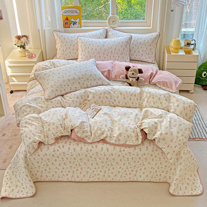 91家纺网 家纺一手货源 找家纺 羽爱家纺 2025新款A类13372全棉印花砂洗床盖套件 雾漫漫