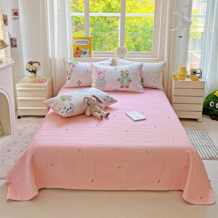 91家纺网 家纺一手货源 找家纺 羽爱家纺 2025新款A类13372全棉印花砂洗床盖套件 小甜豆