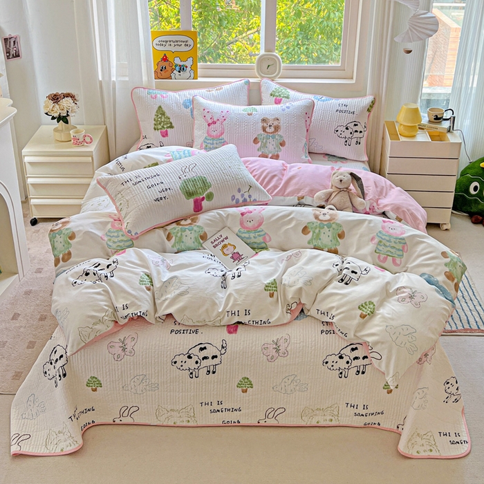 91家纺网 家纺一手货源 找家纺 羽爱家纺 2025新款A类13372全棉印花砂洗床盖套件 小甜豆