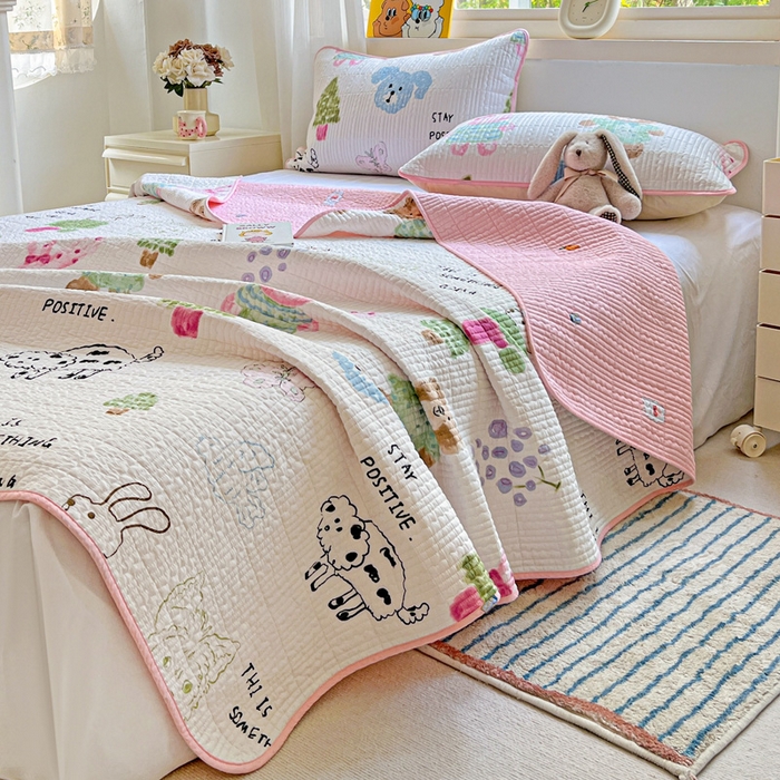 91家纺网 家纺一手货源 找家纺 羽爱家纺 2025新款A类13372全棉印花砂洗床盖套件 小甜豆