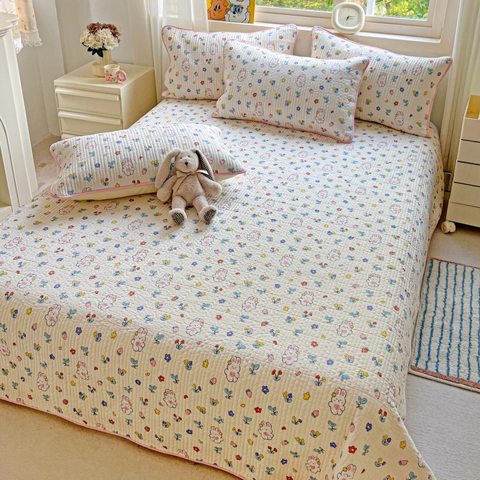 91家纺网 家纺一手货源 找家纺 羽爱家纺 2025新款A类13372全棉印花砂洗床盖套件 小甜心