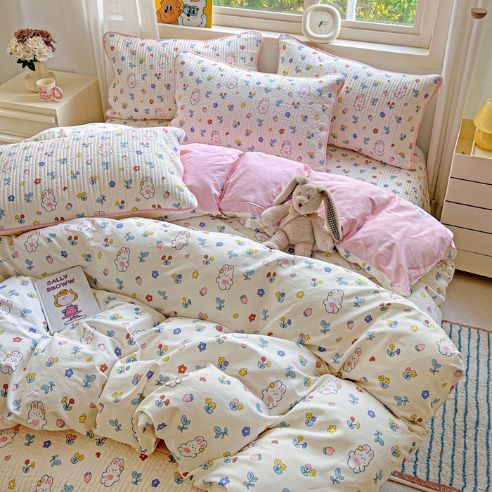 91家纺网 家纺一手货源 找家纺 羽爱家纺 2025新款A类13372全棉印花砂洗床盖套件 小甜心